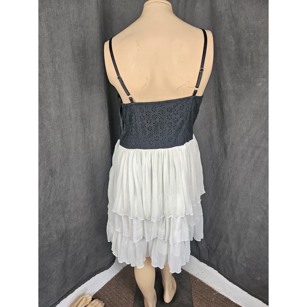 Black and White Tiered Halter Dress with Scarf - Picture 4 of 9